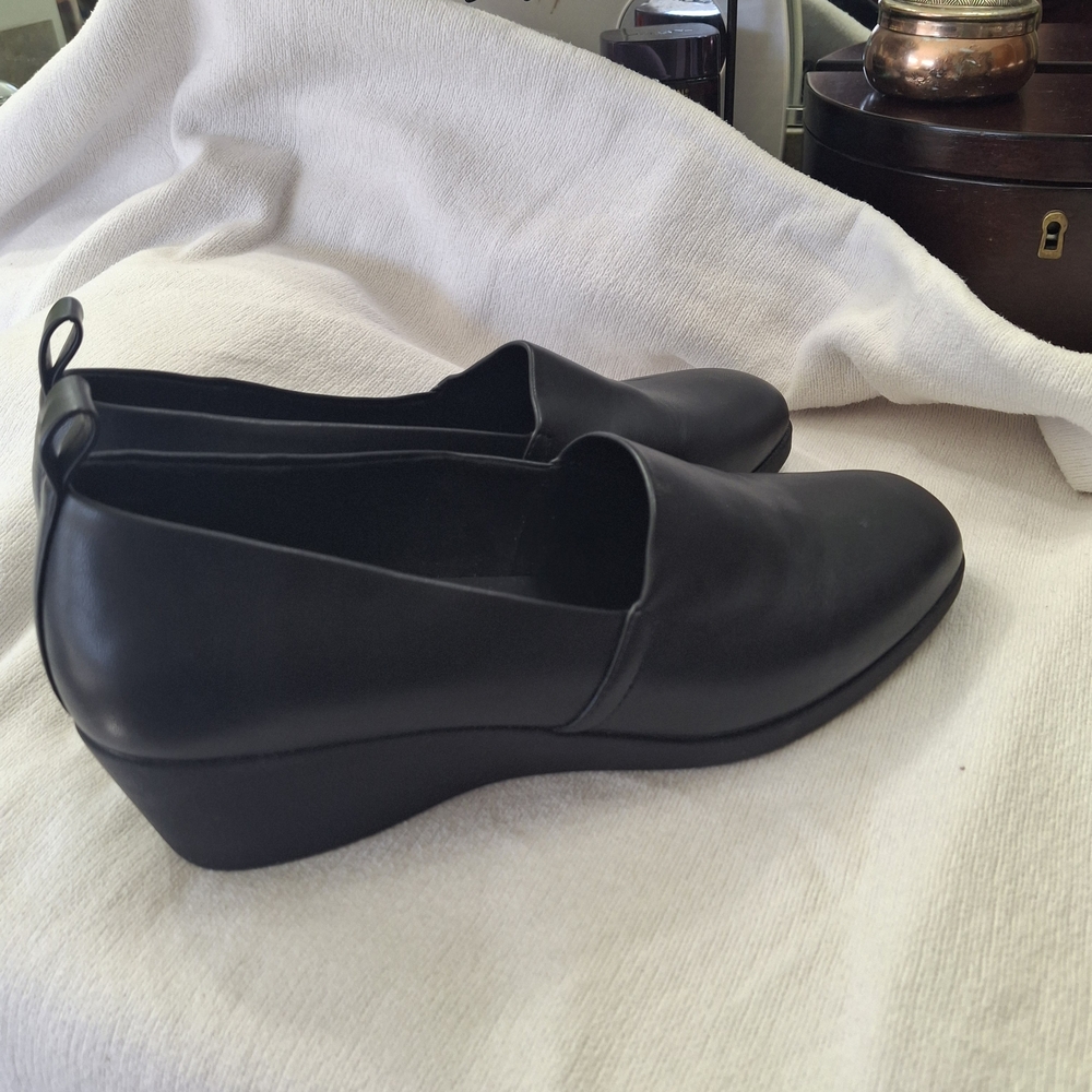 AEROSOLES Women's Black Slip-On Wedge Loafers